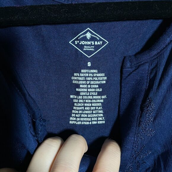 NWT St. John's Bay Navy Blue Embroidered Design Flowy Tank Top Size Small - Picture 9 of 11